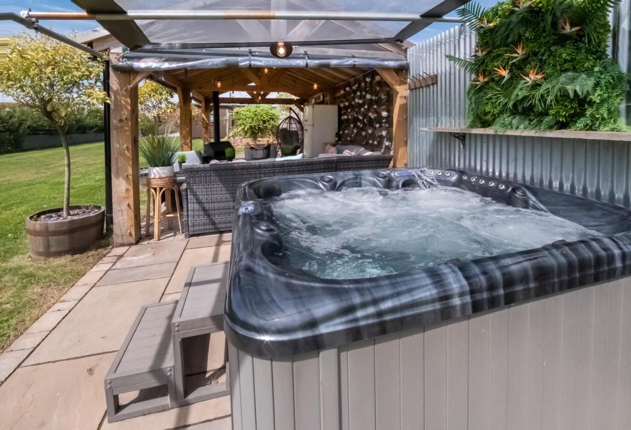The Stables Luxury House With Hot Tub Apartment York Exterior photo